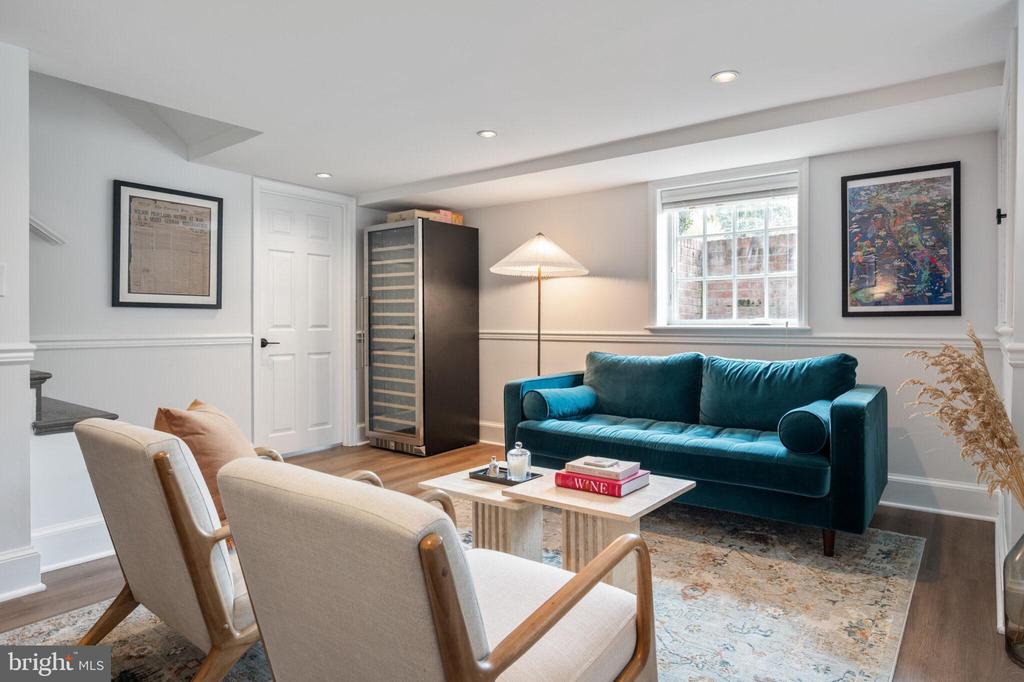 607 W VIEW TERRACE