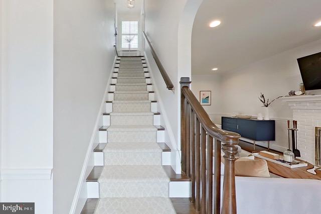607 W VIEW TERRACE