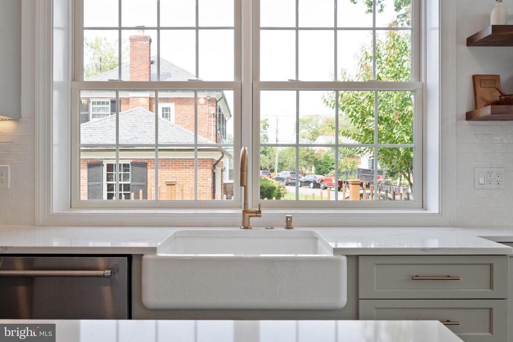 607 W VIEW TERRACE