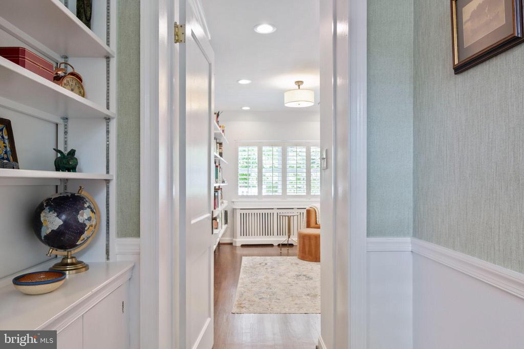 607 W VIEW TERRACE