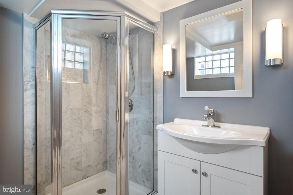 607 W VIEW TERRACE