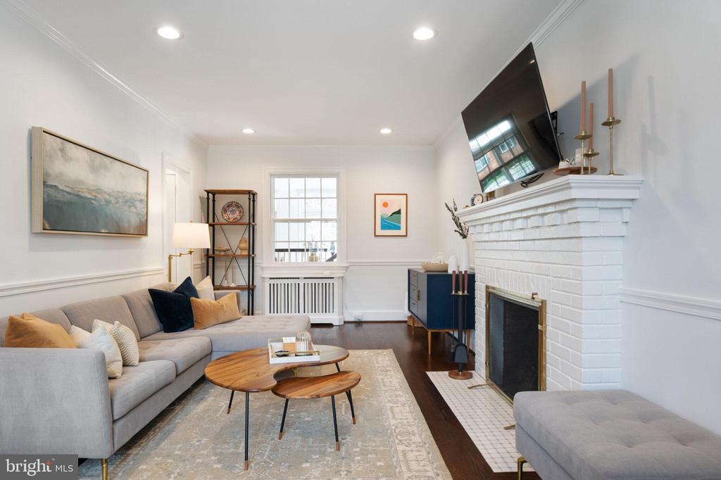 607 W VIEW TERRACE
