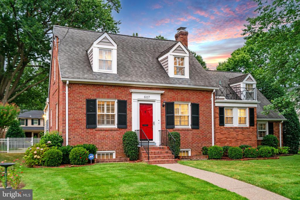 607 W VIEW TERRACE