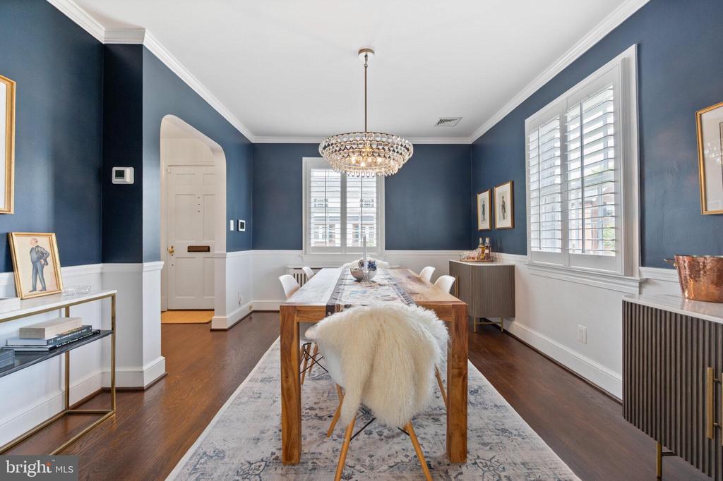 607 W VIEW TERRACE