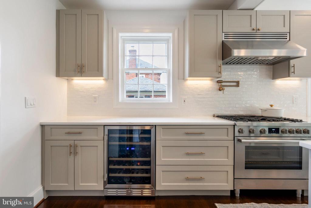 607 W VIEW TERRACE
