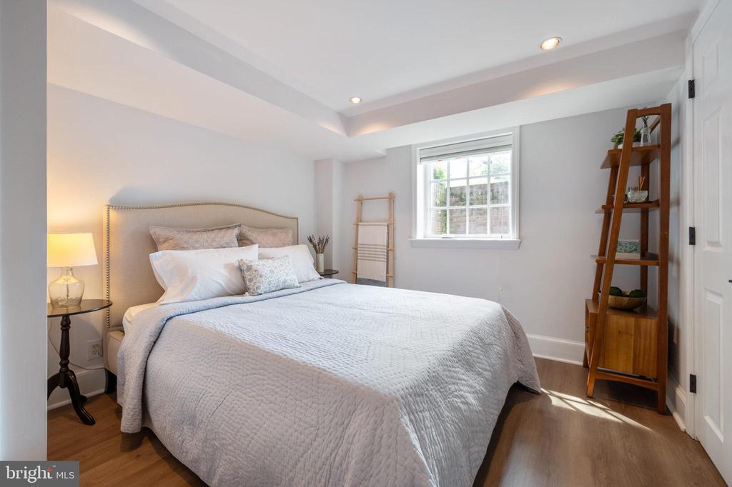 607 W VIEW TERRACE