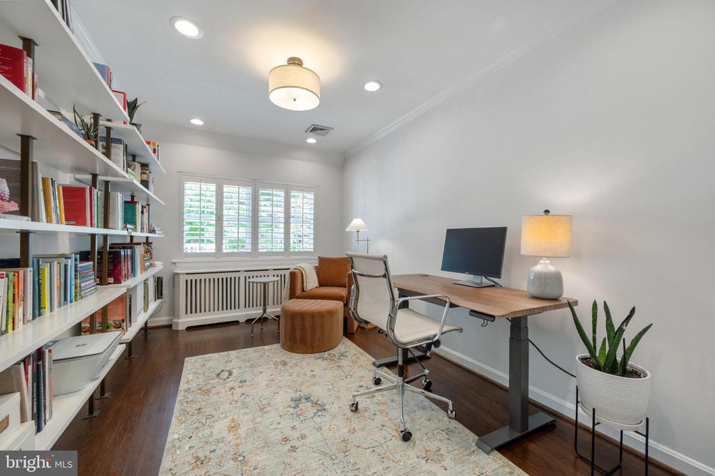 607 W VIEW TERRACE