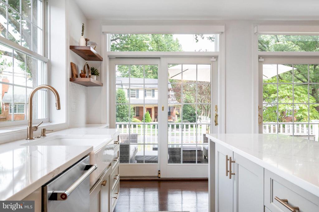 607 W VIEW TERRACE