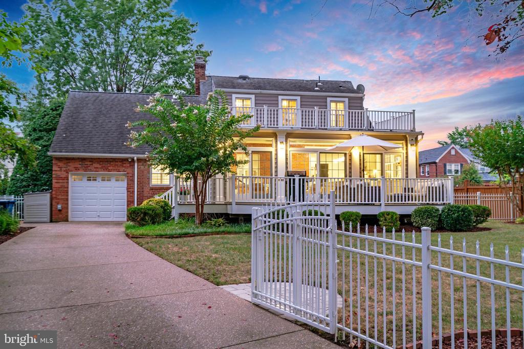 607 W VIEW TERRACE