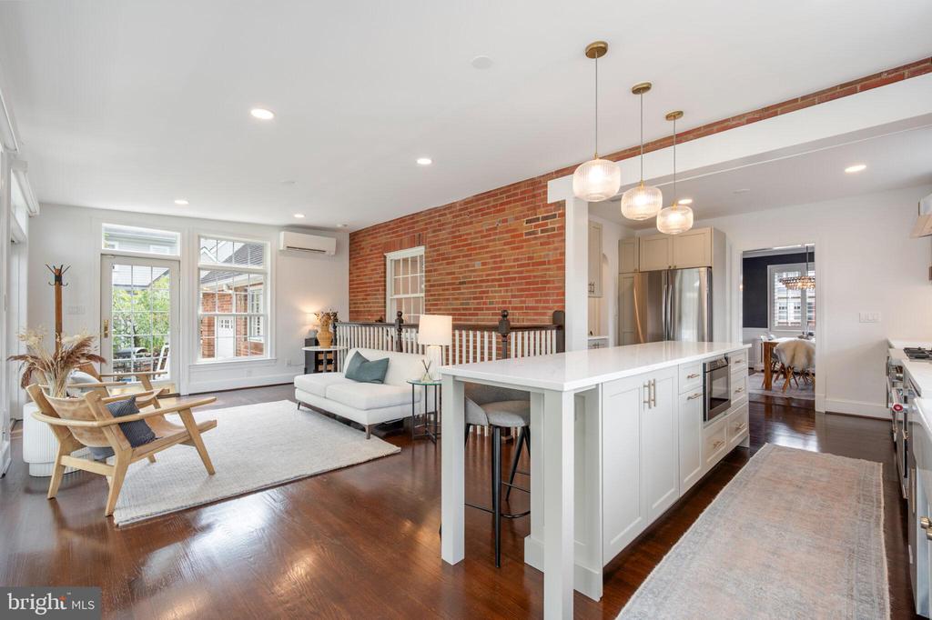 607 W VIEW TERRACE