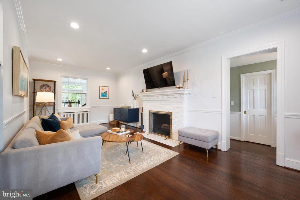 607 W VIEW TERRACE