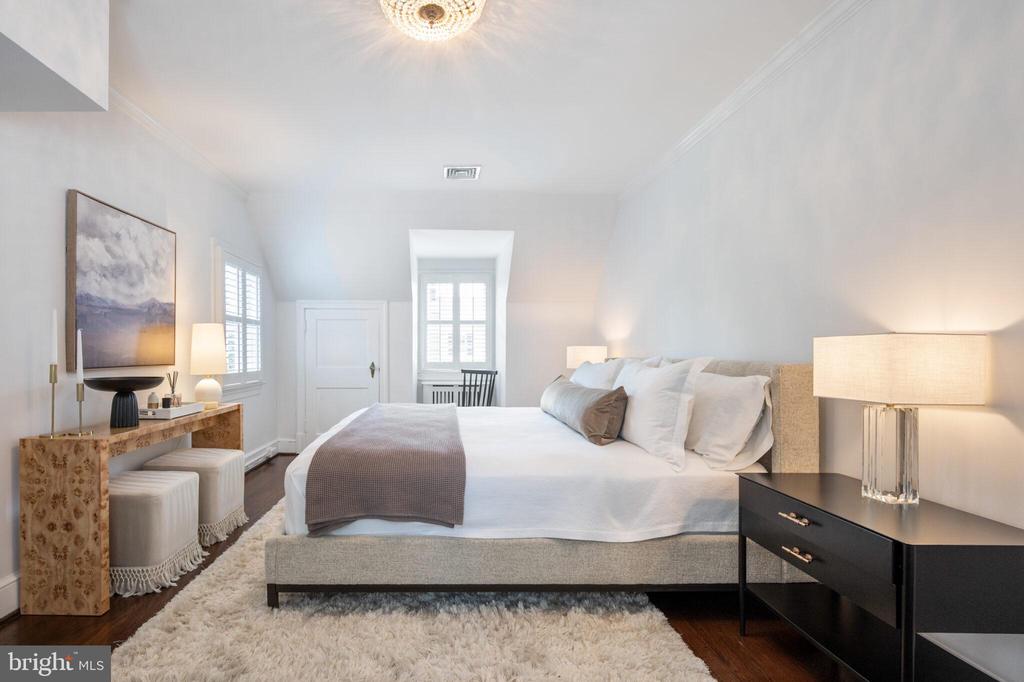 607 W VIEW TERRACE