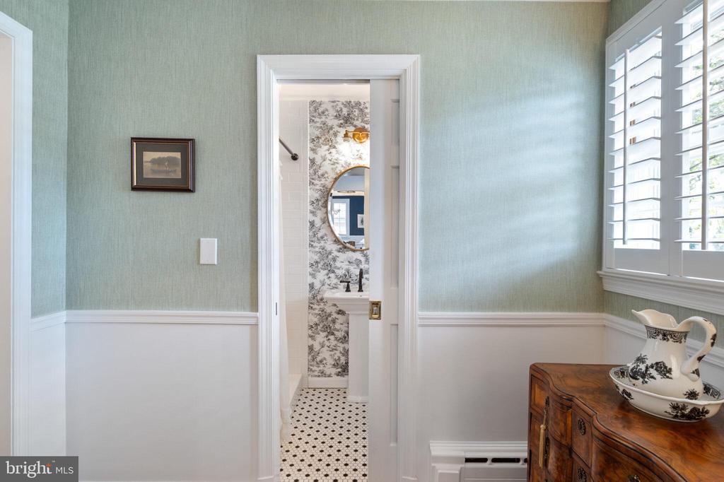 607 W VIEW TERRACE
