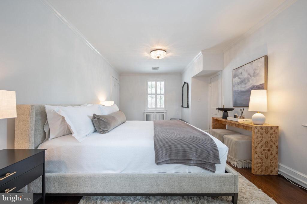 607 W VIEW TERRACE