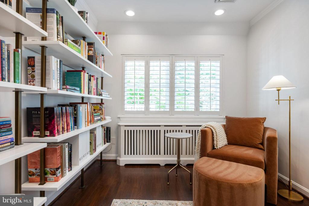 607 W VIEW TERRACE