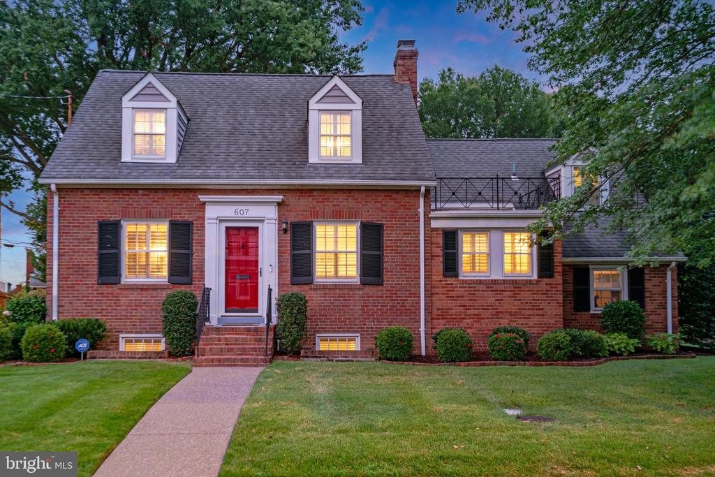 607 W VIEW TERRACE