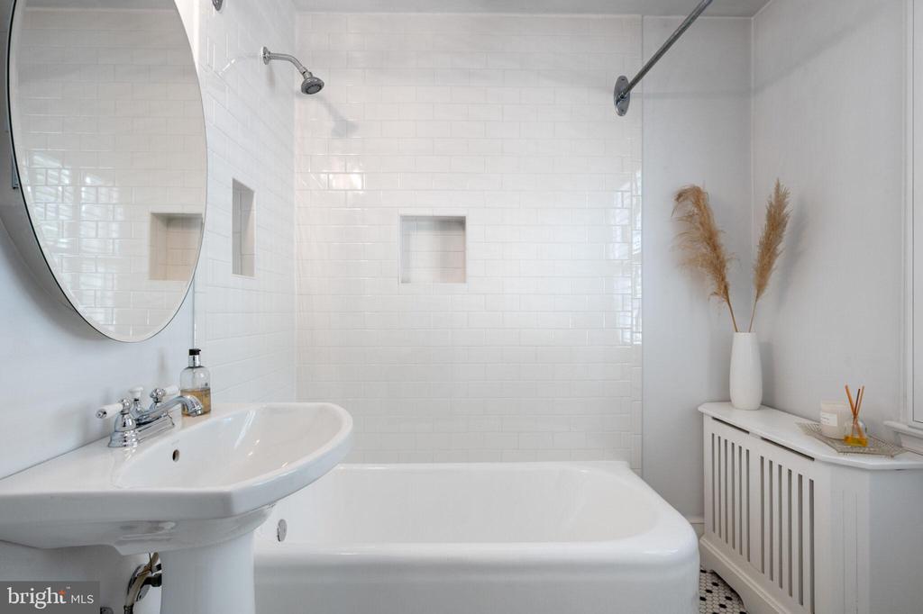 607 W VIEW TERRACE