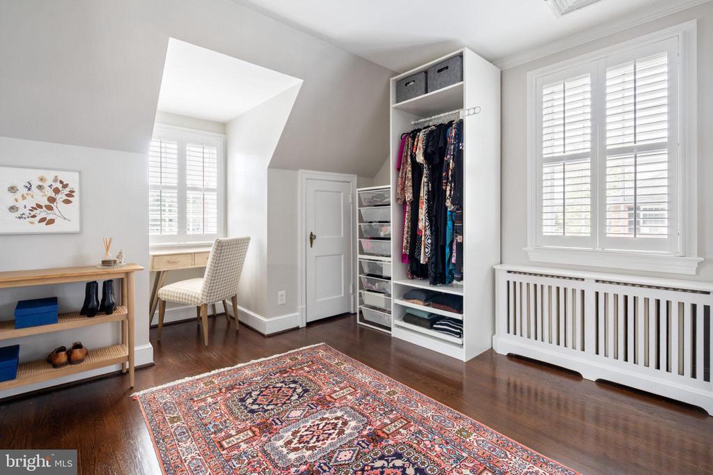 607 W VIEW TERRACE