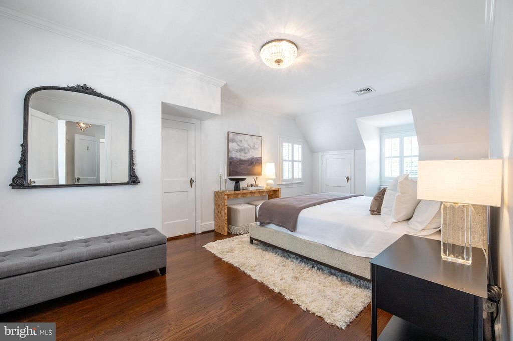 607 W VIEW TERRACE