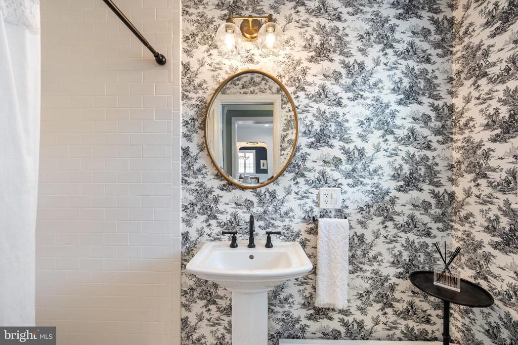 607 W VIEW TERRACE