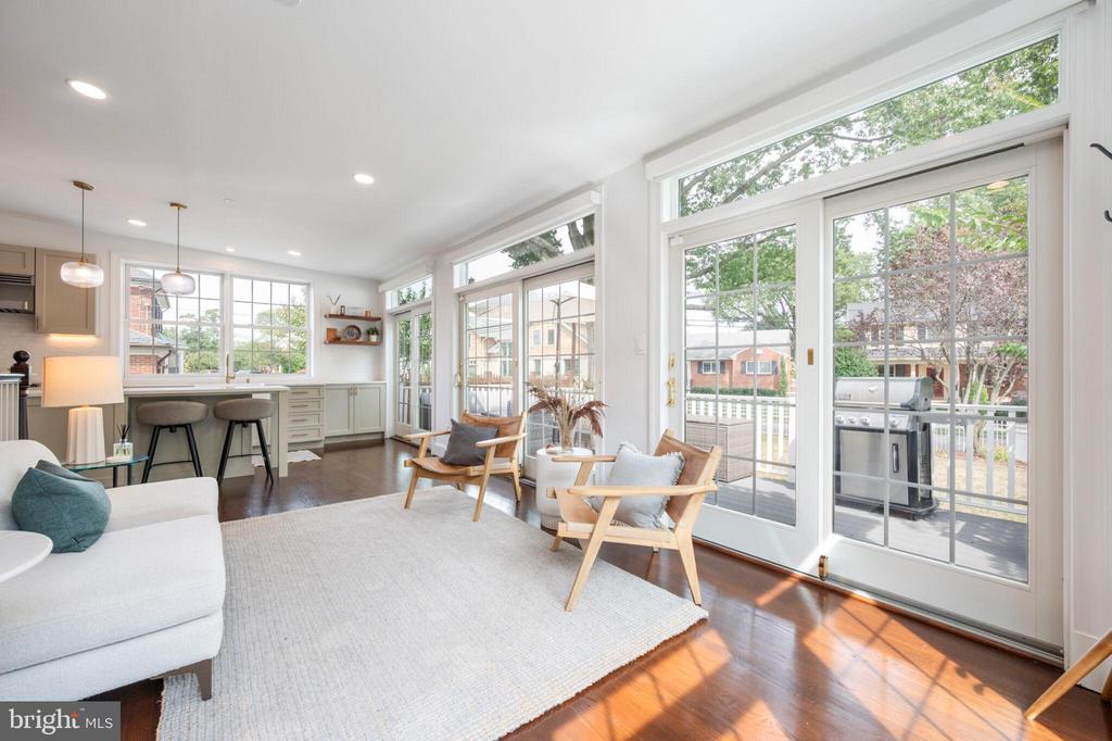607 W VIEW TERRACE
