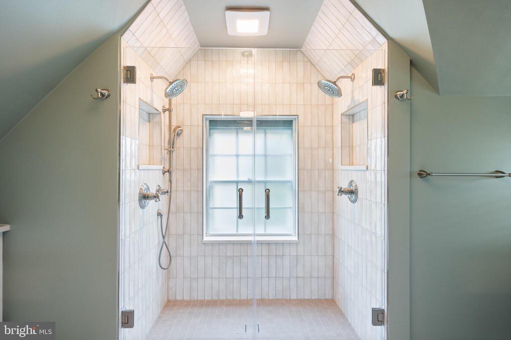 607 W VIEW TERRACE