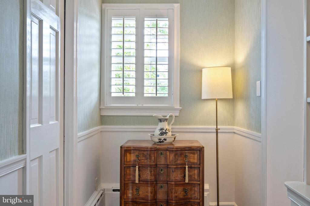 607 W VIEW TERRACE