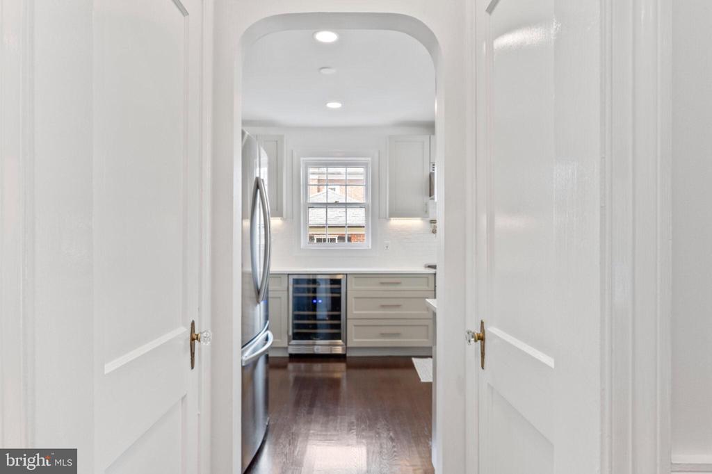 607 W VIEW TERRACE