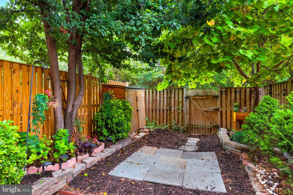 333 MOUNT VERNON AVENUE