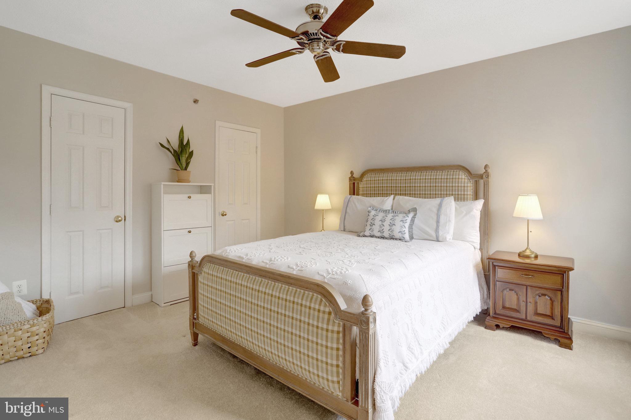 1251 E ABINGDON DRIVE 1121