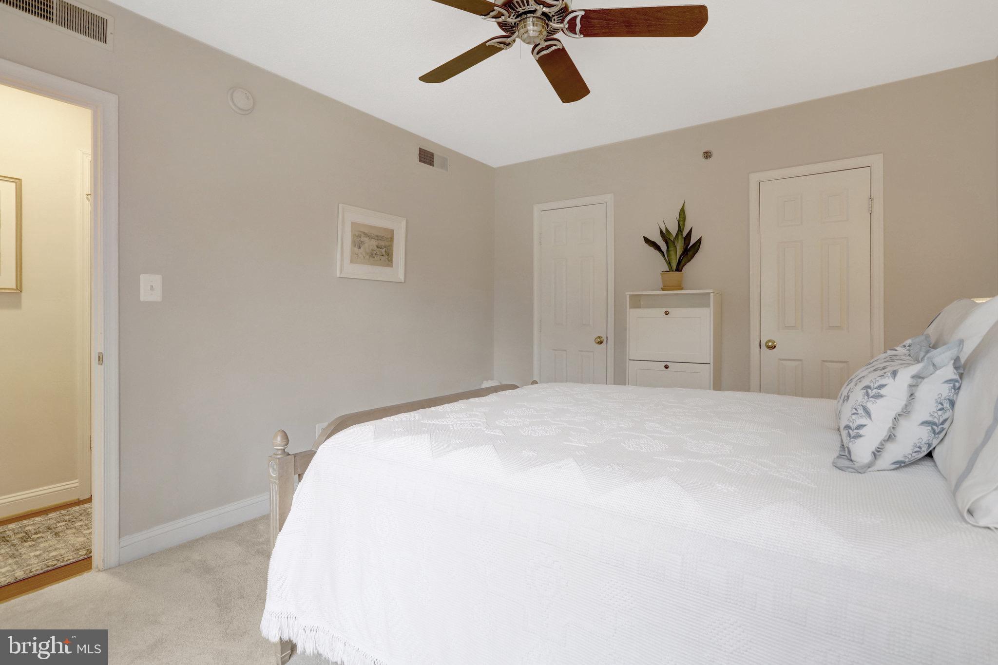 1251 E ABINGDON DRIVE 1121