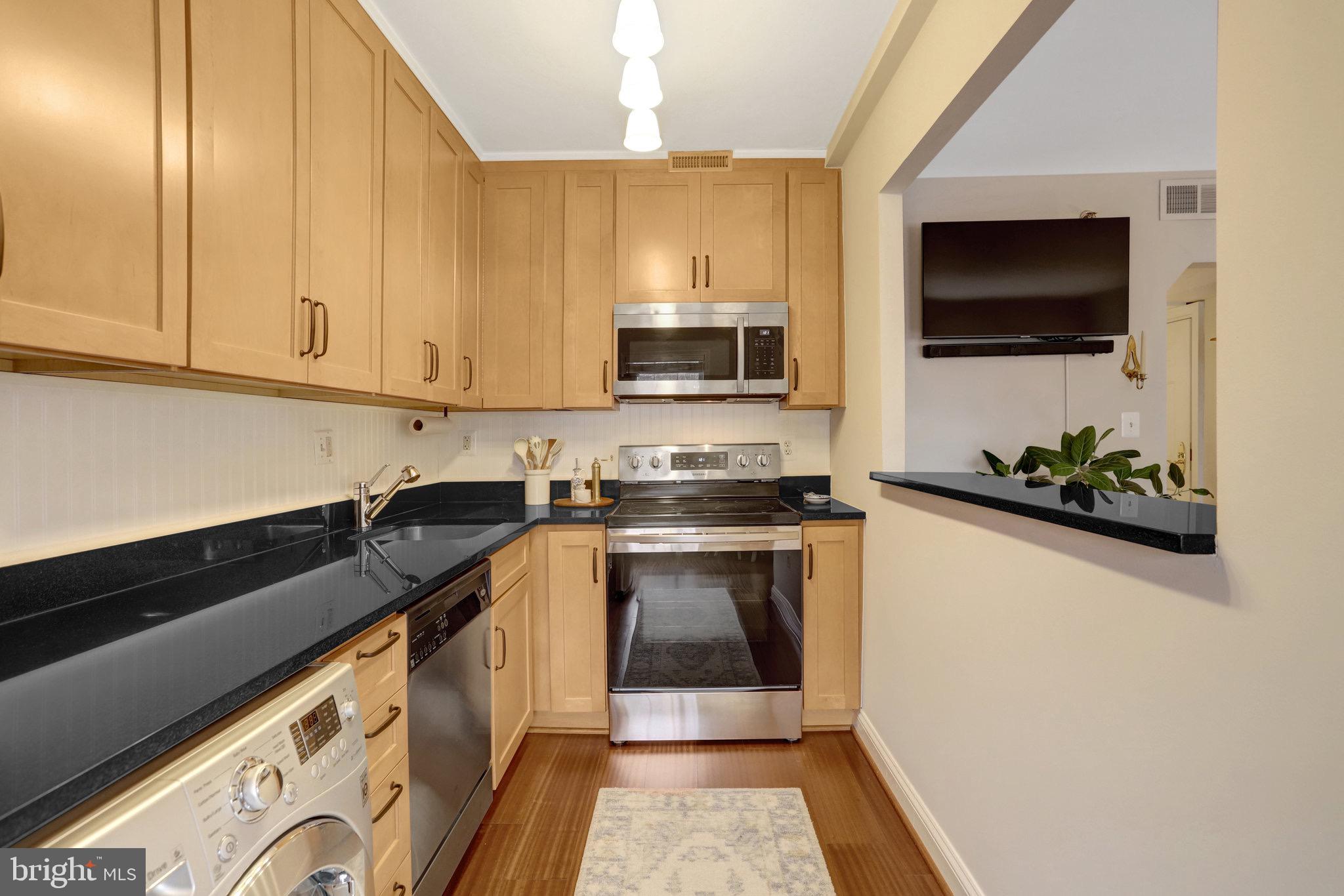 1251 E ABINGDON DRIVE 1121