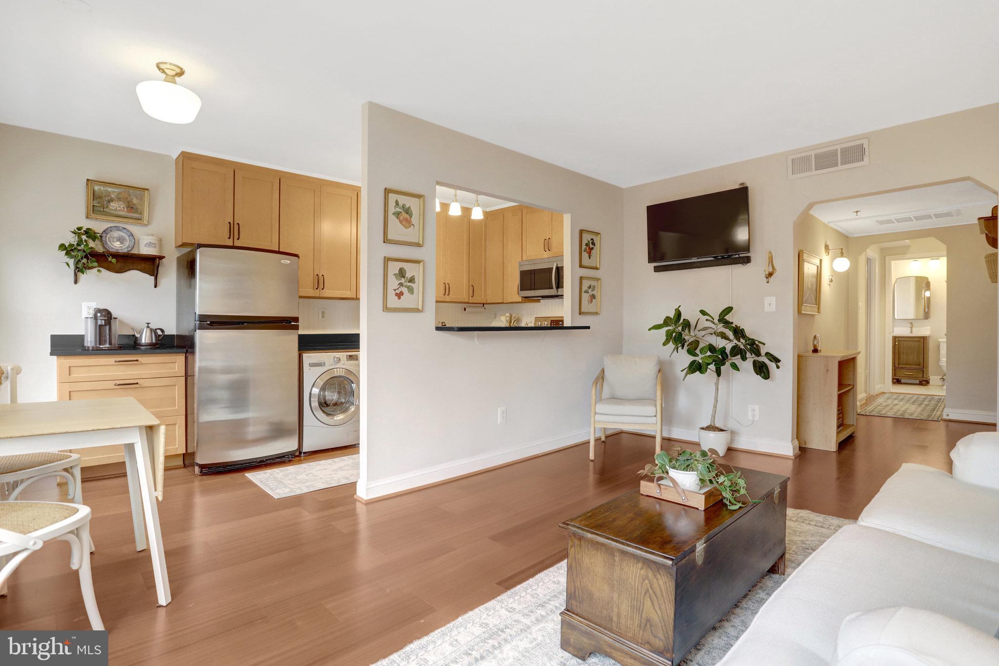 1251 E ABINGDON DRIVE 1121