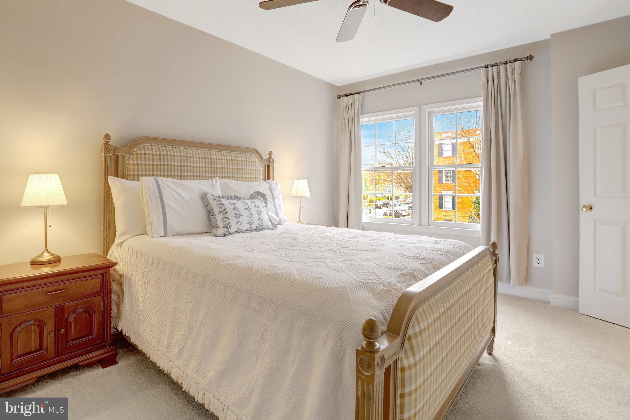 1251 E ABINGDON DRIVE 1121