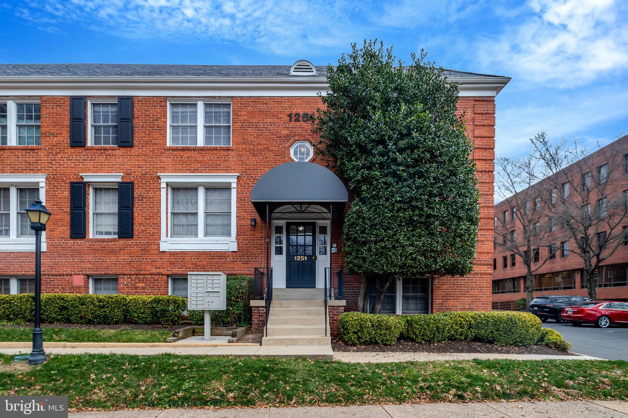 1251 E ABINGDON DRIVE 1121