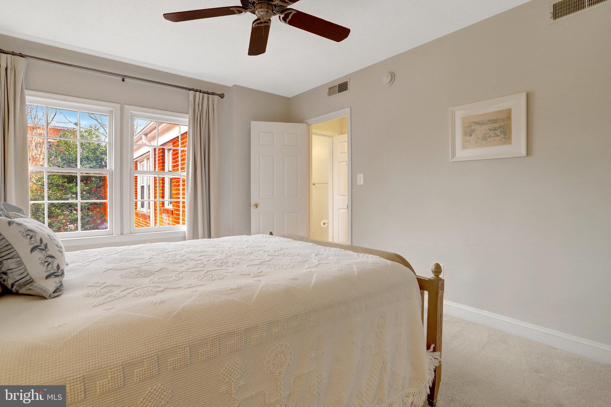 1251 E ABINGDON DRIVE 1121