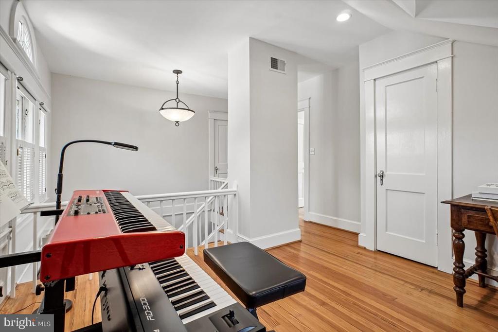 310 N VIEW TERRACE