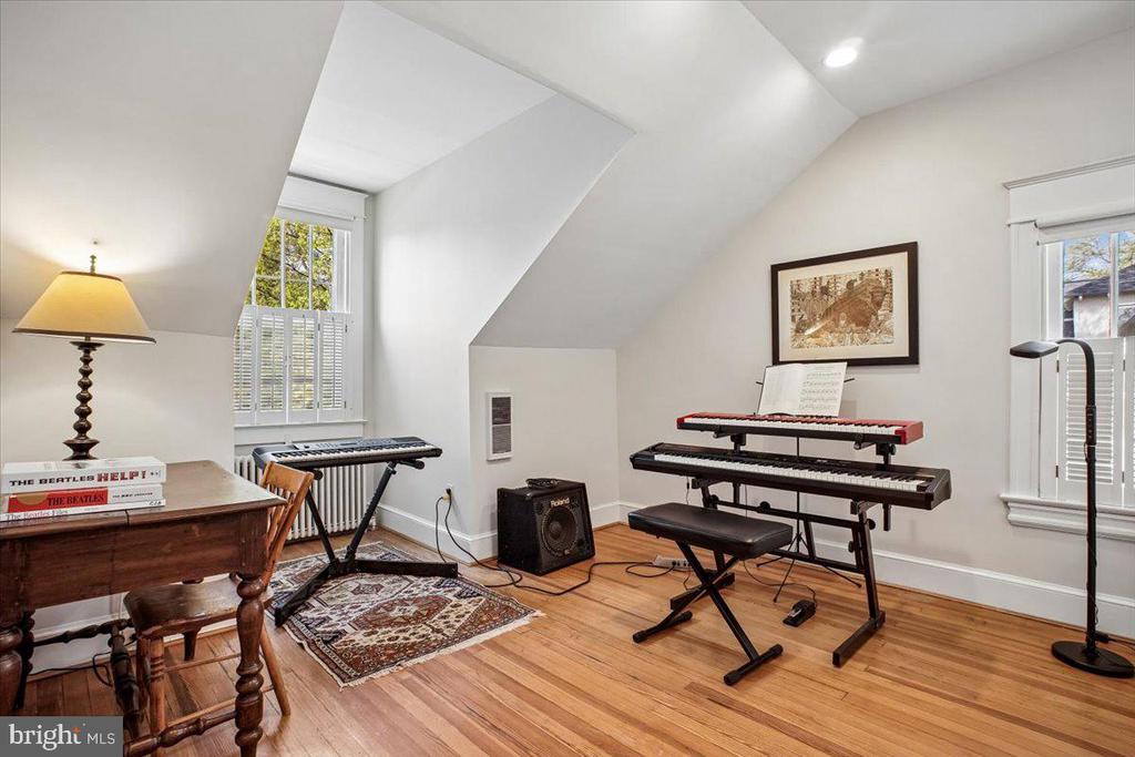 310 N VIEW TERRACE