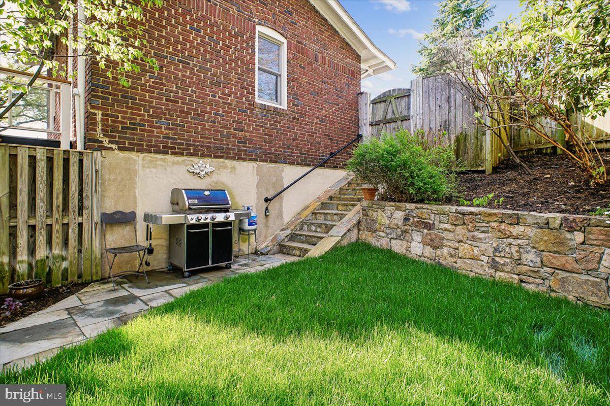 310 N VIEW TERRACE