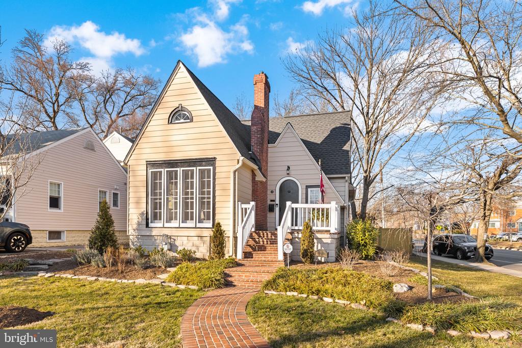 1 W OAK STREET