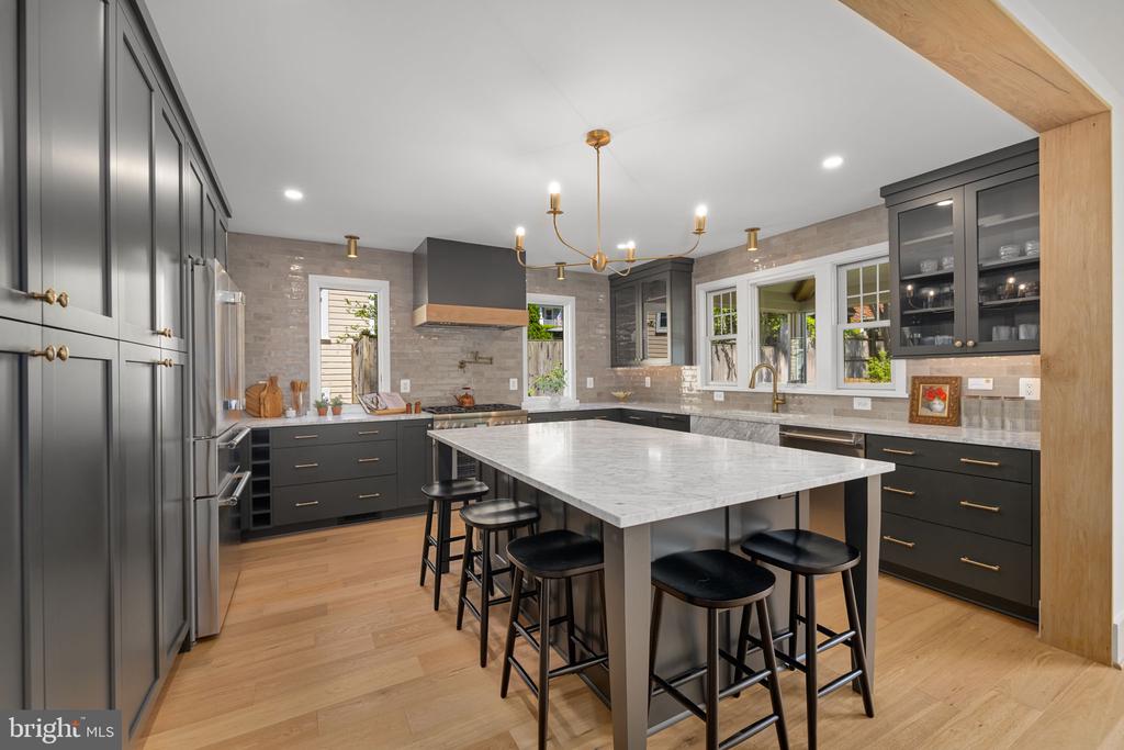 25 W WYATT AVENUE