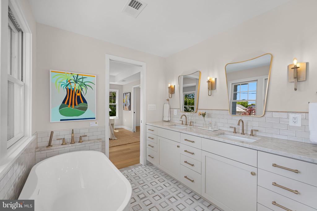 25 W WYATT AVENUE