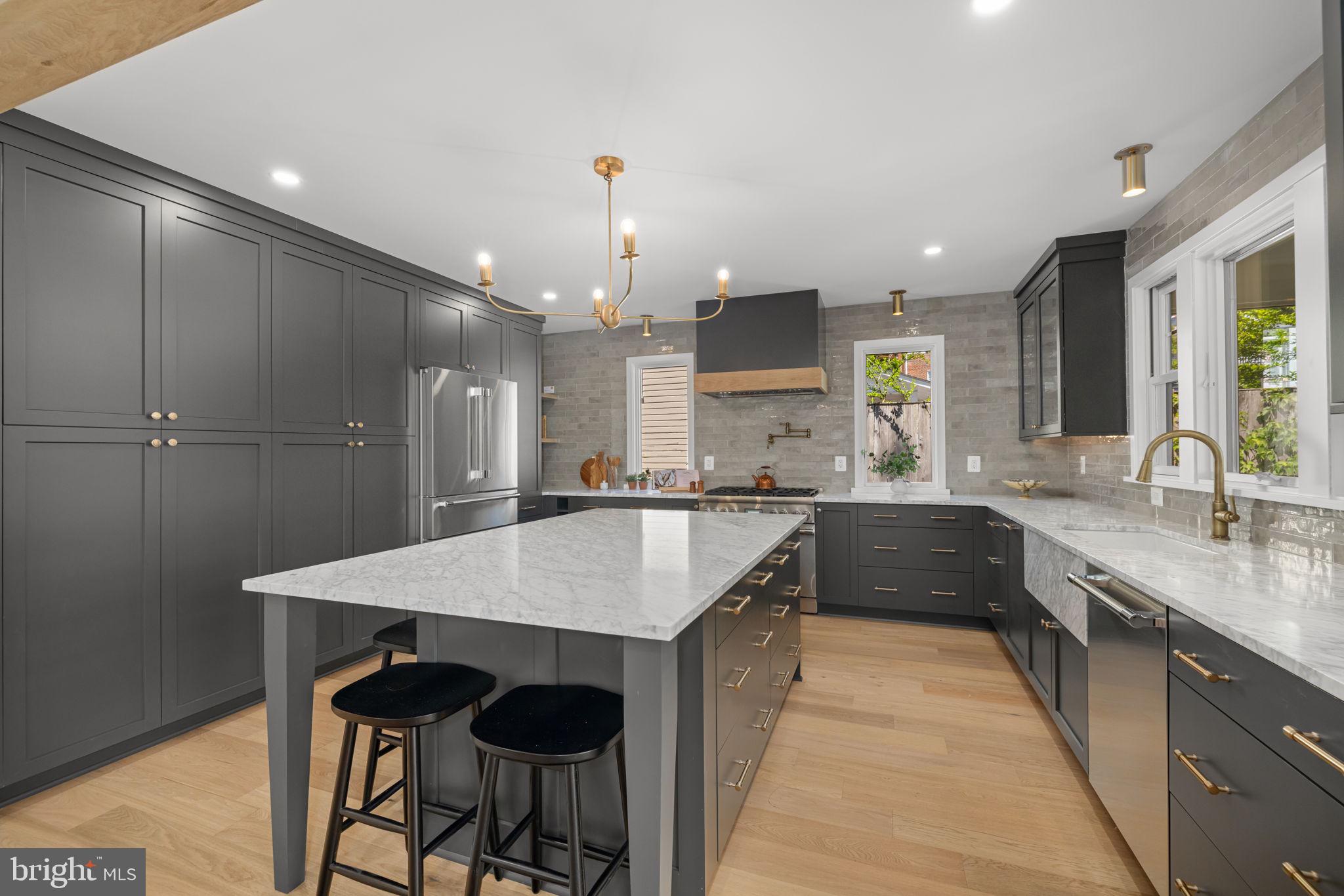 25 W WYATT AVENUE