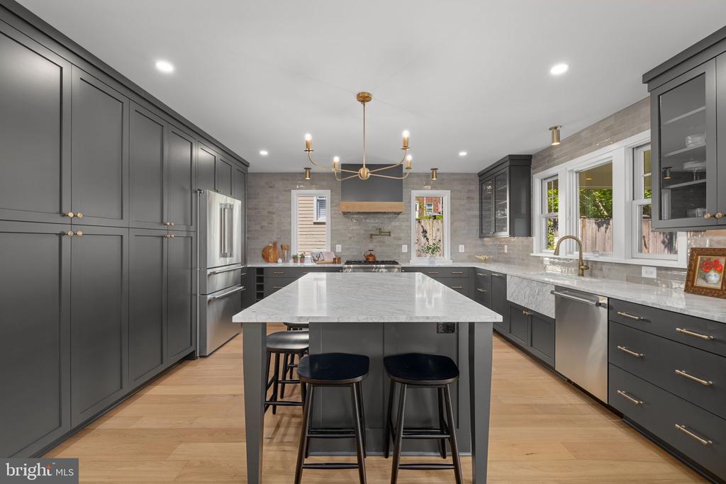 25 W WYATT AVENUE