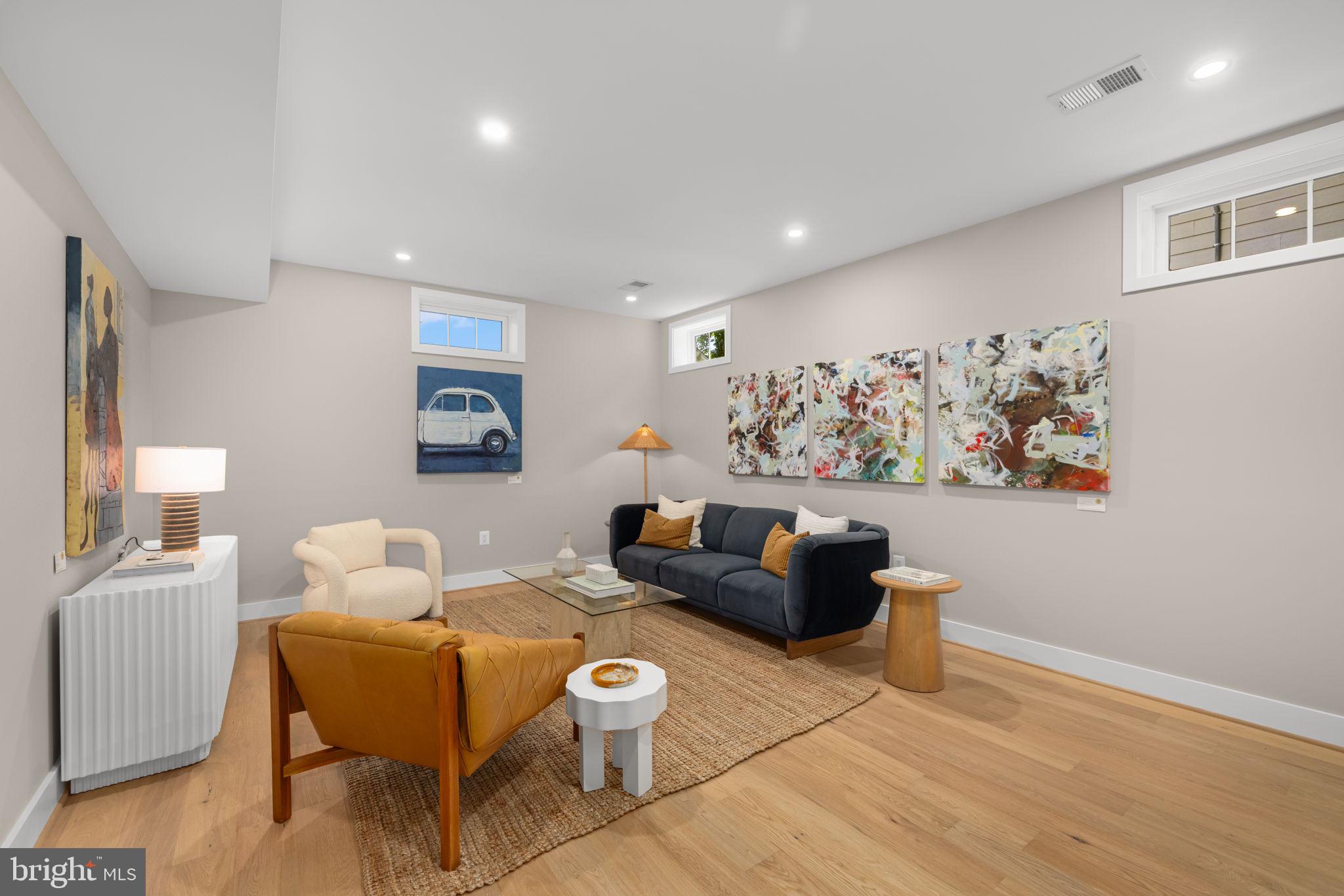 25 W WYATT AVENUE
