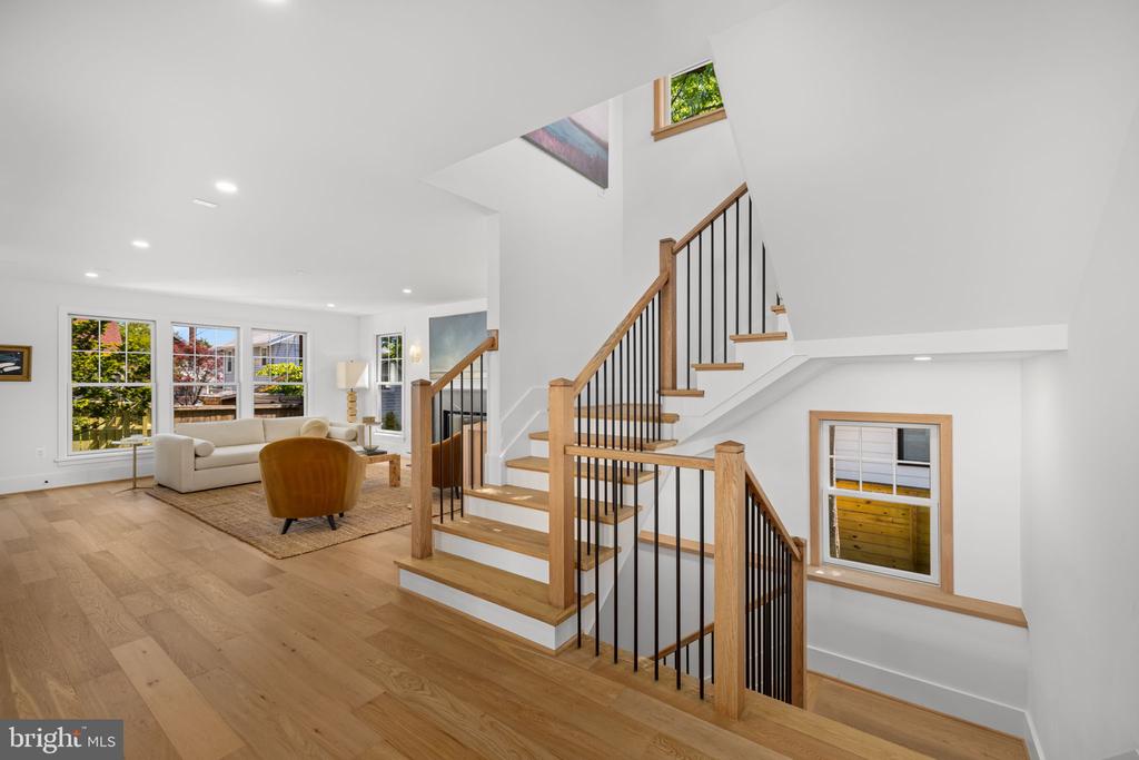 25 W WYATT AVENUE