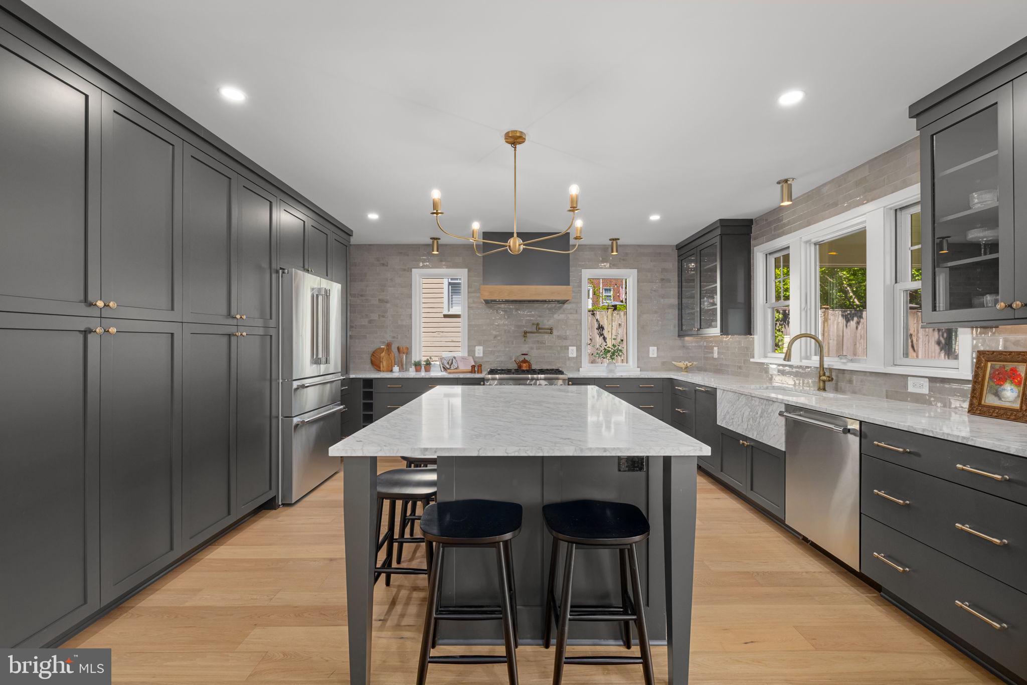 25 W WYATT AVENUE