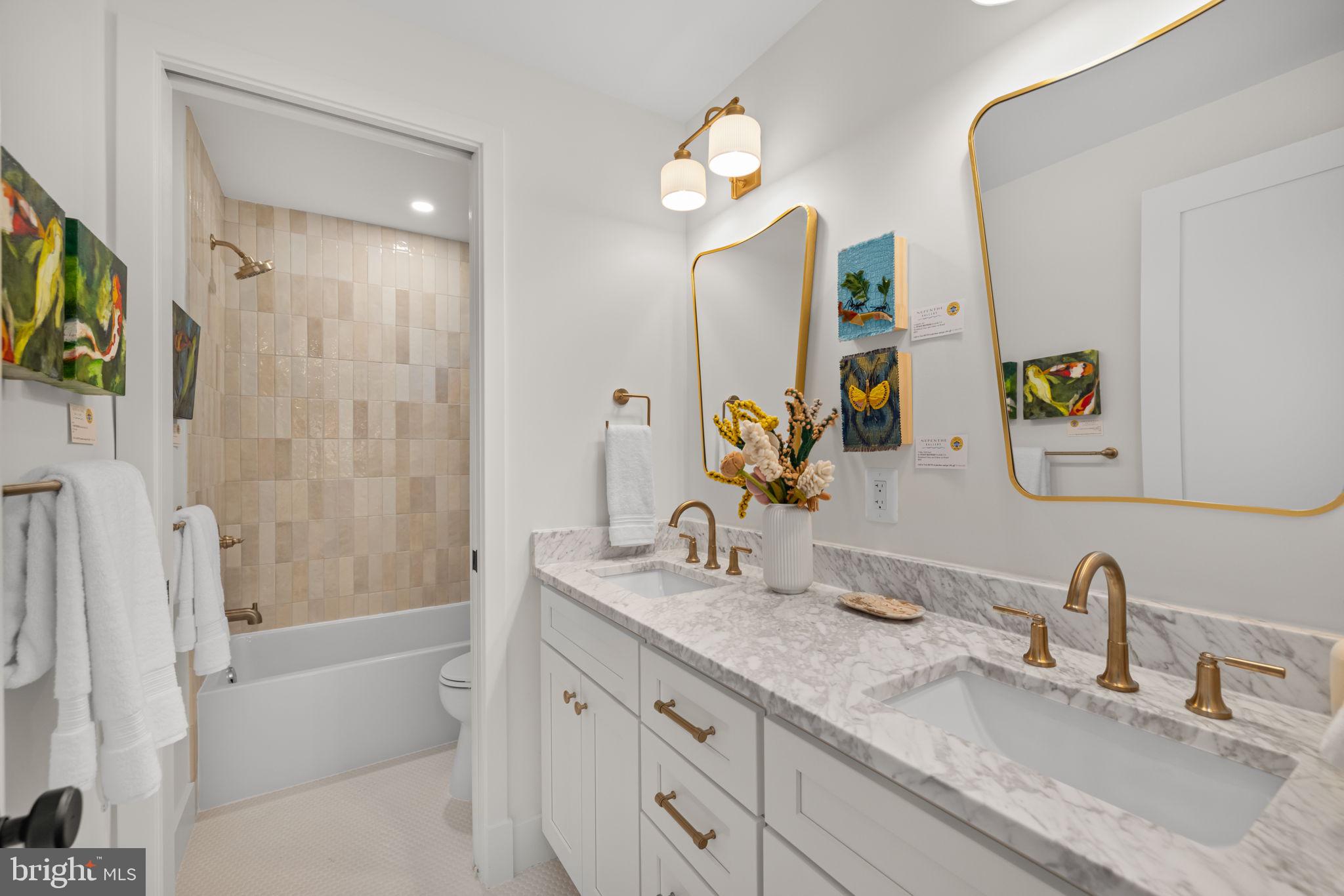 25 W WYATT AVENUE