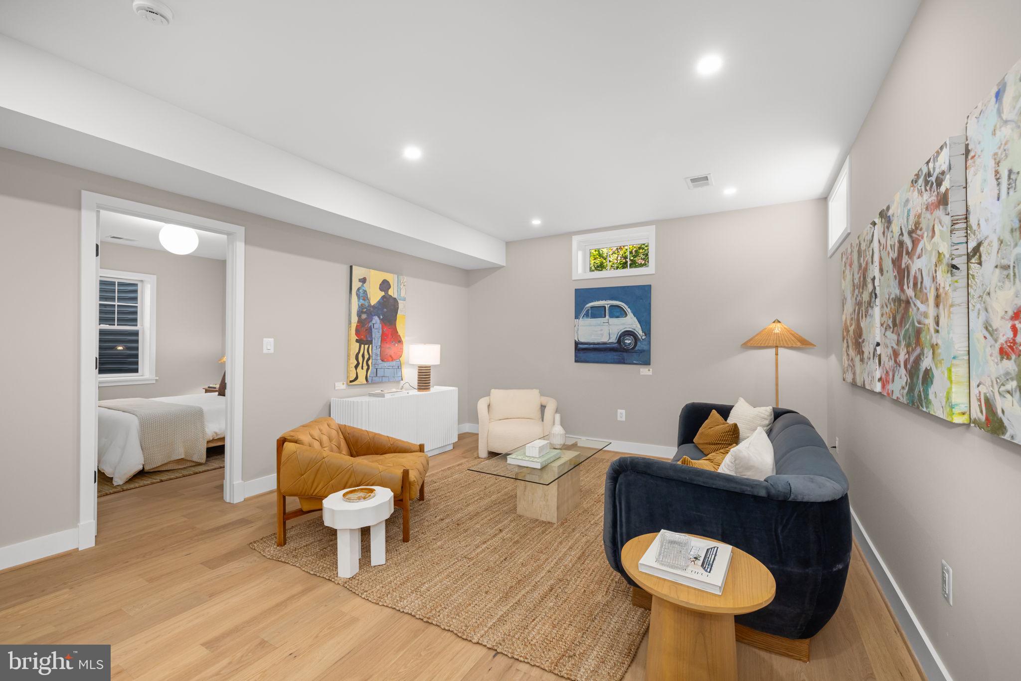 25 W WYATT AVENUE