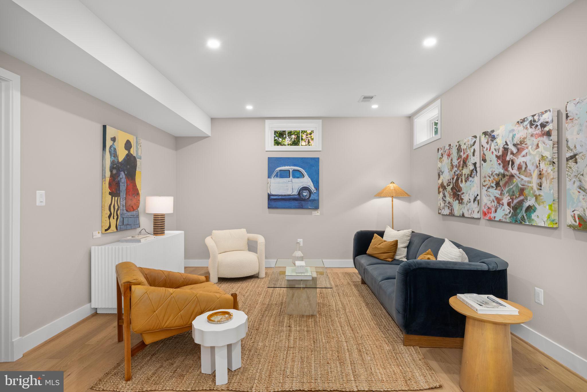 25 W WYATT AVENUE